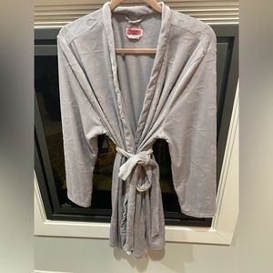 Women’s Plus Size Light Gray , Flower Design , Short Kate Spade  New York Robe